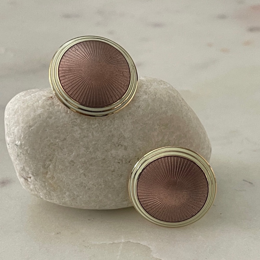 Vintage Nuri studs earrings.